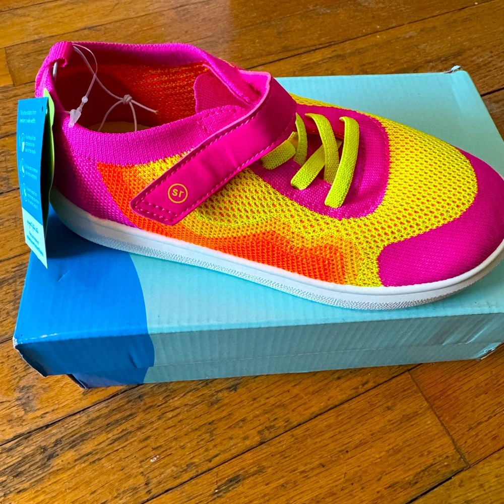 Stride Rite 360 hot pink sneaker size kids 12, new in box